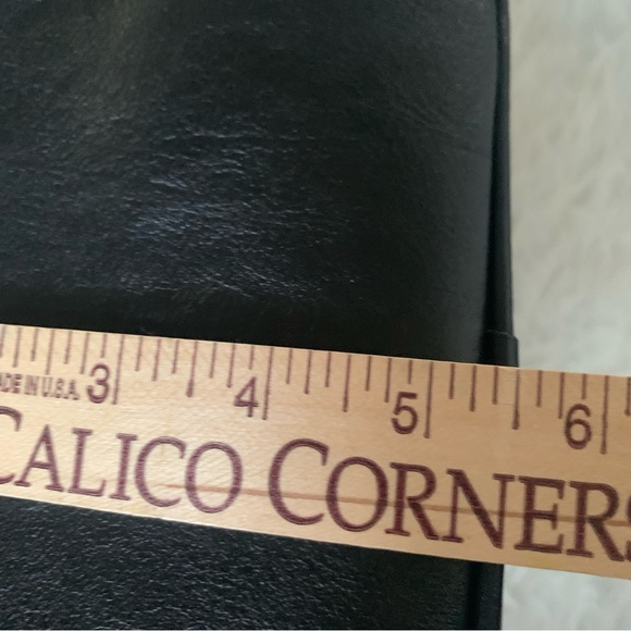 Genuine black leather crossbody-shoulder bag with front flap / backpack styling - Picture 8 of 14